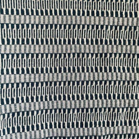 Caution to the Wind crop top with teal pattern - Picture 5 of 9